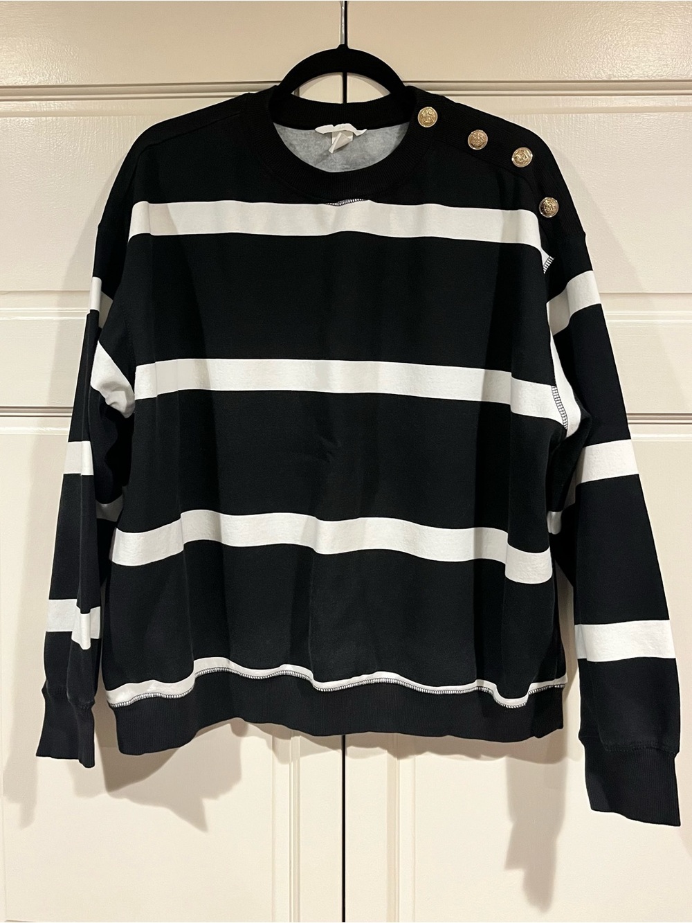 H&M Black and White Striped Sweatshirt - XL